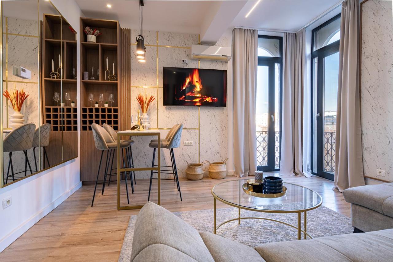 Golden View - Breathtaking Location In Bucharest Apartment Bagian luar foto
