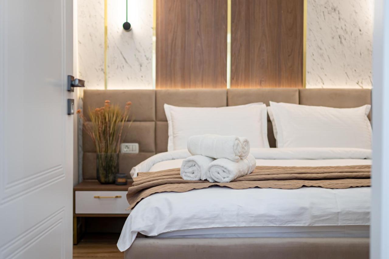 Golden View - Breathtaking Location In Bucharest Apartment Bagian luar foto