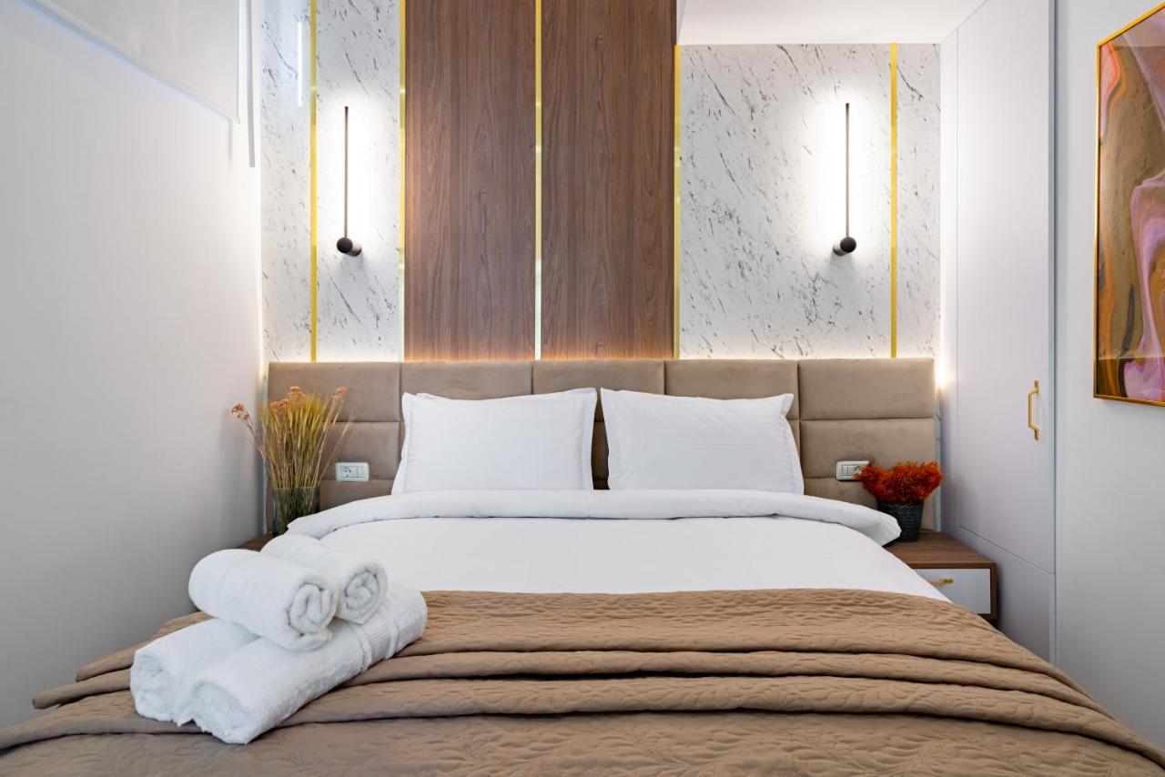 Golden View - Breathtaking Location In Bucharest Apartment Bagian luar foto