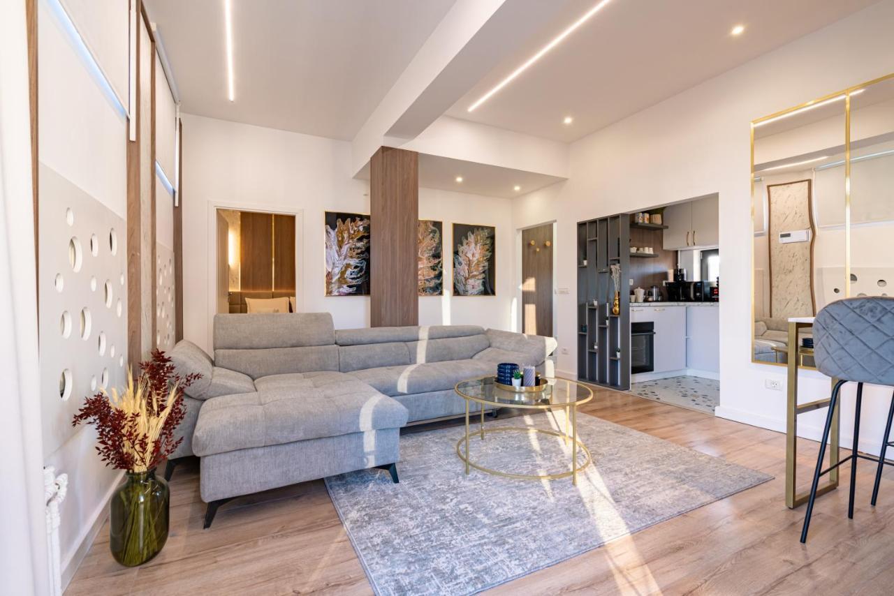 Golden View - Breathtaking Location In Bucharest Apartment Bagian luar foto